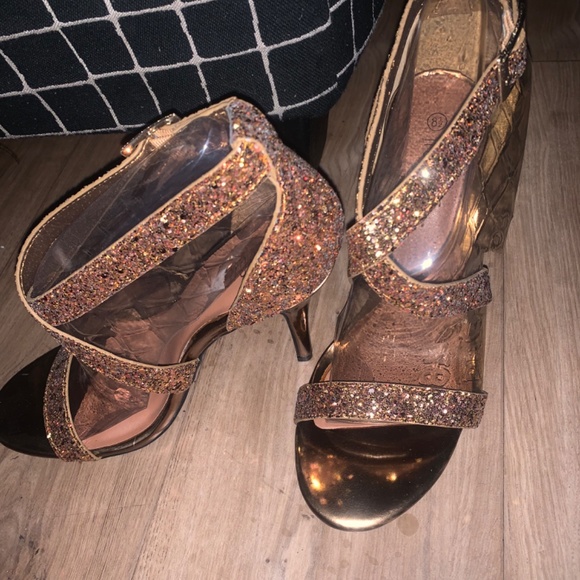 Heels - Picture 4 of 4